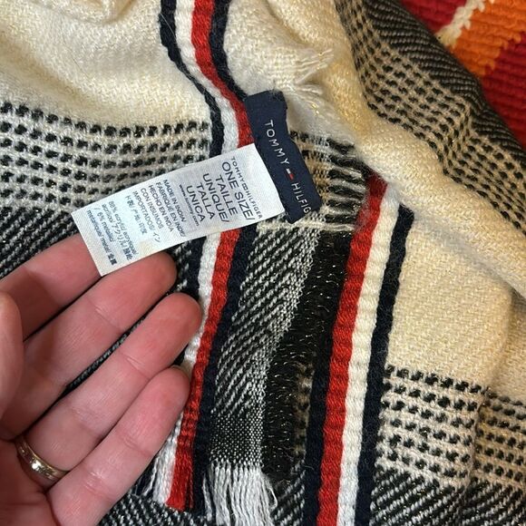 Tommy Hilfiger Bundle - Picture 8 of 10